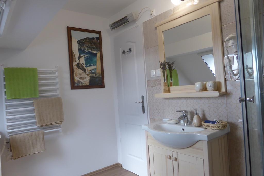 Tuendergyoengye Apartmanhaz זירץ